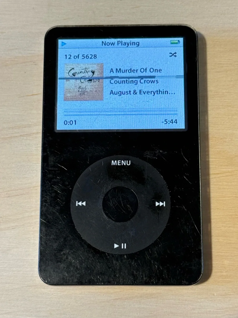 iPod Model:A1136 5thGen 30GB Wht Tested Great Bat 10-12hr w/5628-Song-Char Read